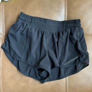 Like new Lulu Hotty Hots. Black Size 4